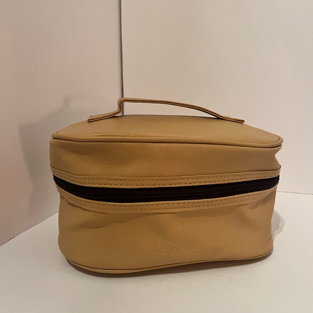 Calvin Klein Beige Travel Case makeup toiletry shaving bag camel tan color
